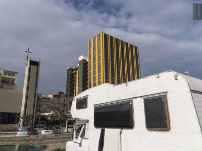 I baresi Giuseppe e Benedetta vivono da due anni in un camper posto nel parcheggio che si trova tra la chiesa di San Sabino e Parco Perotti